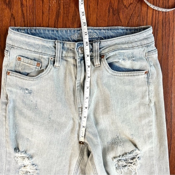 Wild Fable High Rise Distressed High Waisted Light Wash Cotton Mom Jeans Size 2 - Picture 13 of 16